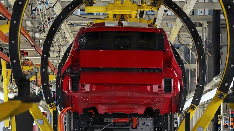 Montadora quer produzir novo compacto elétrico em fábrica italiana em meio ao avanço de rivais chinesas na Europa