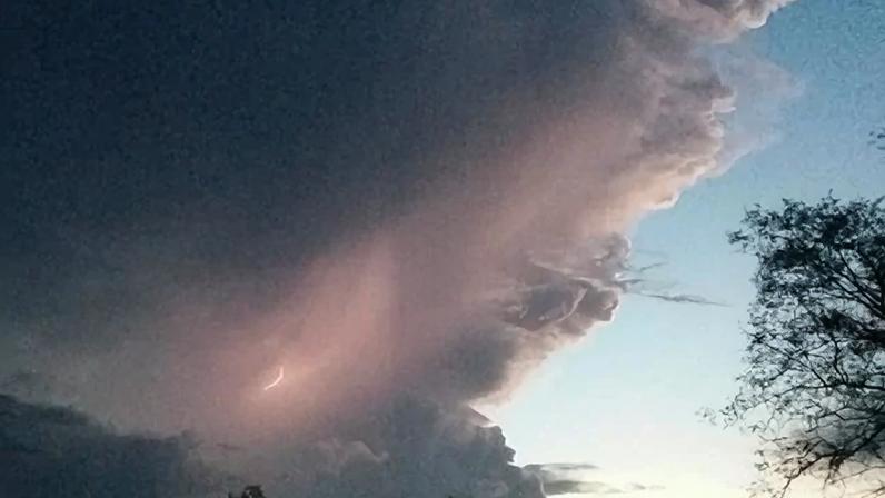 Forte frente fria traz chuva e grande queda de temperatura para o centro-sul do Brasil no fim da primeira semana de maio de 2026 (Foto: Santa Maria, RS, Patrick Pazatto)