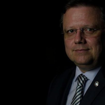 Fuvest comemora 50 anos e descarta IA, diz diretor que funciona bem com humanos