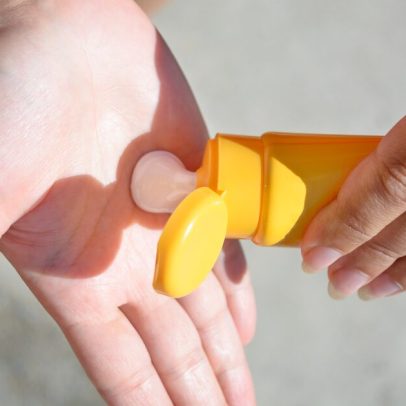 O que a ciência diz sobre protetor solar e o movimento no sunscreen