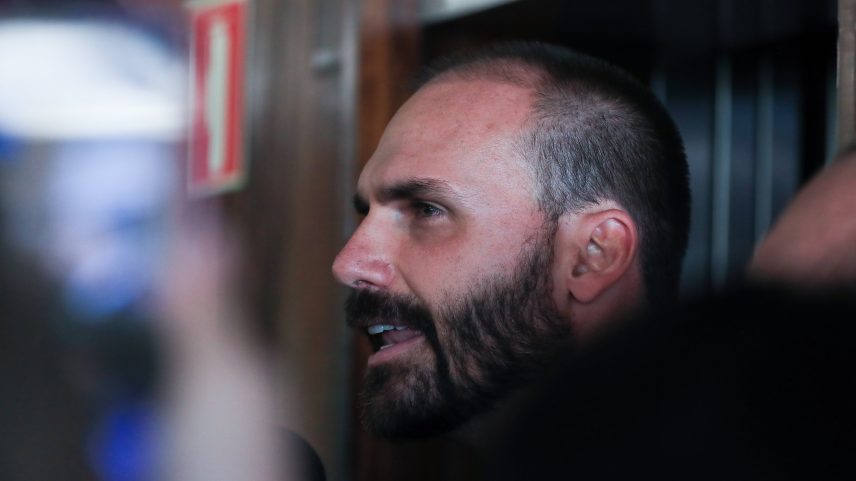 Eduardo diz que filme sobre Jair foi levado aos EUA para evitar 'perseguição'
