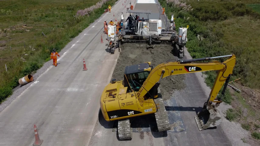 Obras de pavimentação em concreto na PRC-280, no sudoeste do Paraná. (Foto: Ari Dias/AEN)