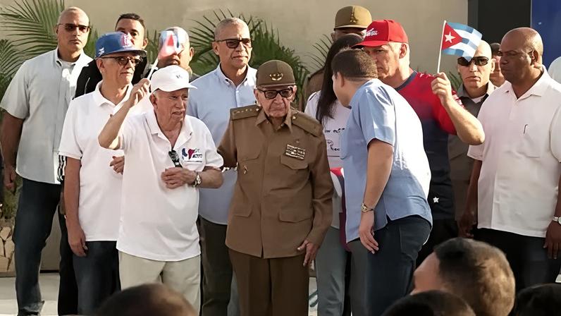 Raúl Castro em manifestações em Havana, Cuba, no 1º de Maio