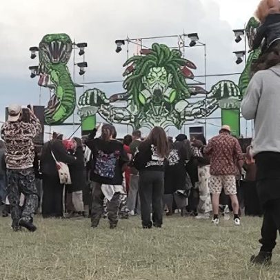 Rave ilegal na França reúne 20 mil pessoas sob risco de explosão