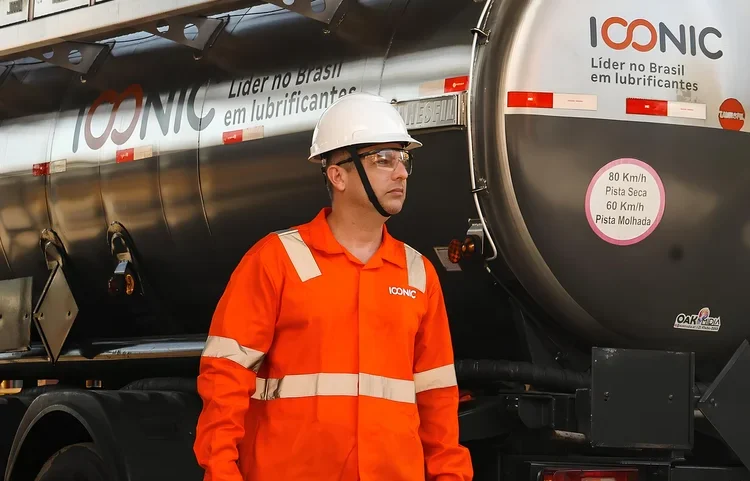 A ICONIC, joint venture de Ipiranga e Chevron, estrutura a coleta e destinação do óleo lubrificante usado para rerrefino (Divulgação)