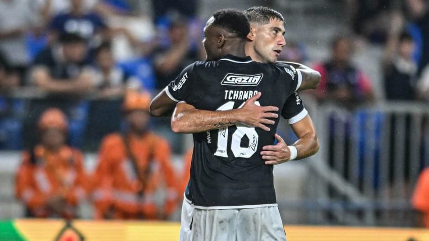 Jogadores do Remo comemoram gol contra o Bahia pela Copa do Brasil (Foto: Nai Chagas/Agencia F8/Folhapress)
