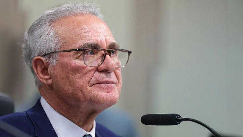 Renan Calheiros durante comissão mista que analisa a Medida Provisória (MP) 1303 25, que tributa aplicações financeiras e ativos virtuais Metropoles 2