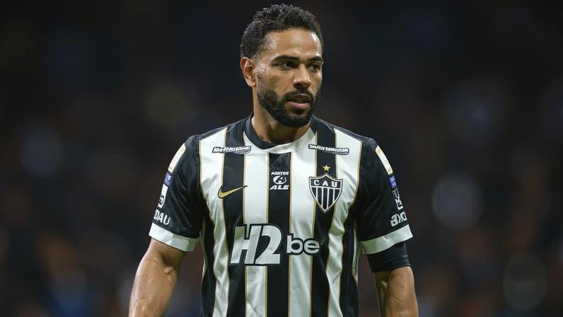 Renan Lodi pelo Atlético na Arena MRV (Foto: Pedro Souza / Atlético)