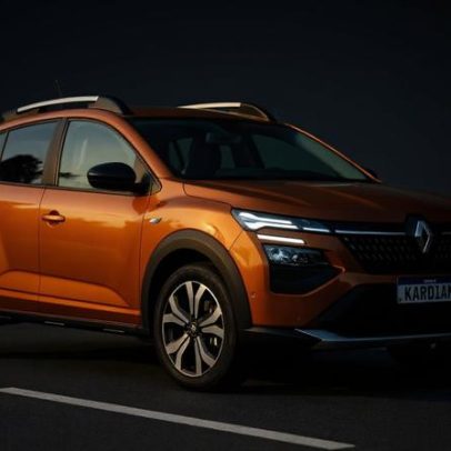 Renault transforma compacto em objeto de desejo urbano com turbo e visual elevado