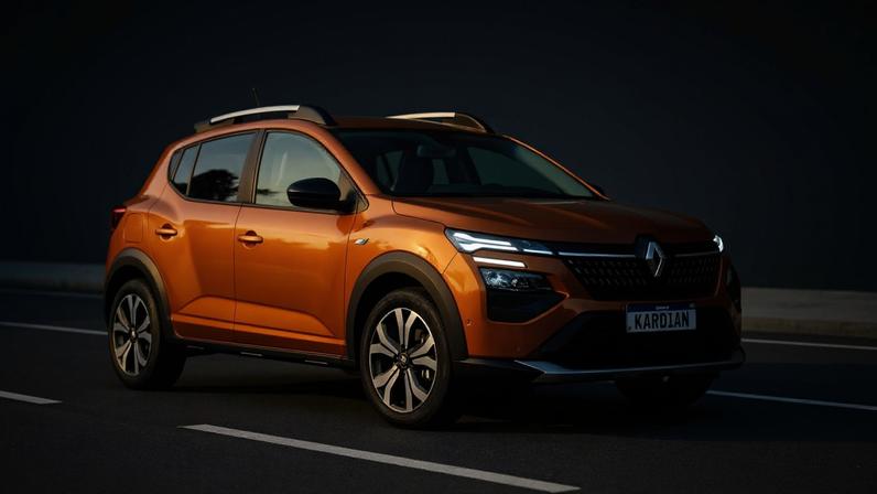 Equipado com motor turbo de 125 cavalos e câmbio de dupla embreagem, o novo Renault Kardian entrega consumo de 13 quilômetros por litro e custa a partir de 112 mil reais para desafiar os líderes do mercado