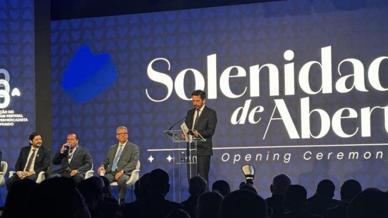 Ao cumprimentar autoridades presentes, Nunes chamou André do Prado de “meu pré-candidato ao Senado”