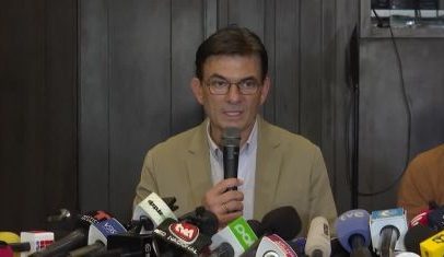 Presidente da Bolívia reduz salário em 50% durante protestos
