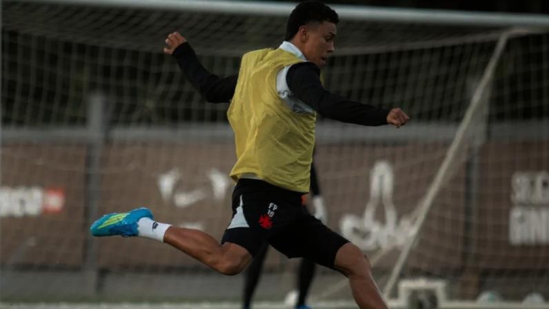 Rojas durante treino do Vasco no CT Moacyr Barbosa (Foto: Matheus Lima/Vasco)