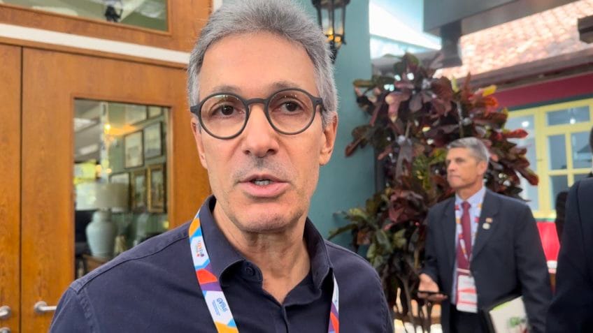 Ex-governador de Minas (acima) afirmou ainda que investigação sobre o Banco Master é “a ponta do iceberg”