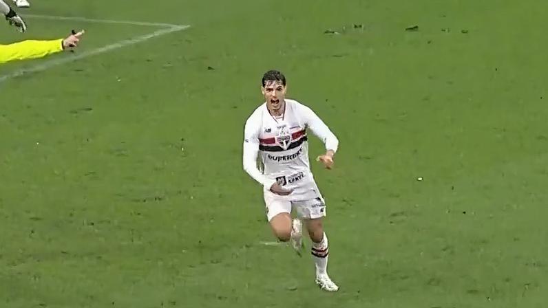Corinthians x São Paulo tem confusão após gol, Calleri atingido e gesto ‘obsceno’ de Bodadilla; veja.