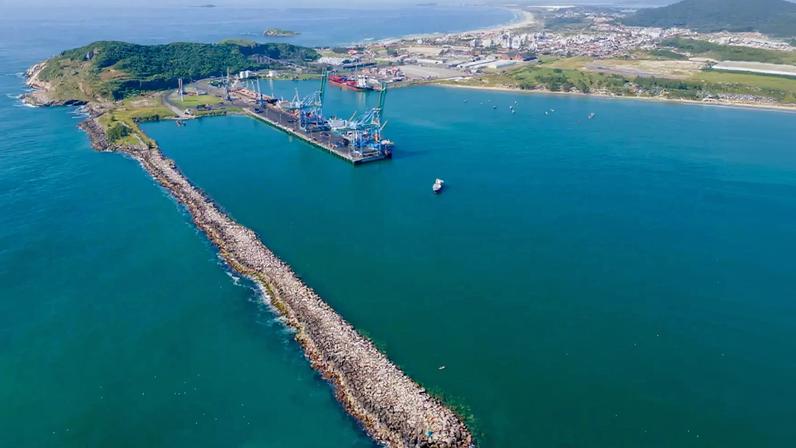O estado tem hub logístico, com portos, aeroportos e rodovias qualificados. (Foto: Divulgação/SCPar Porto de Imbituba)