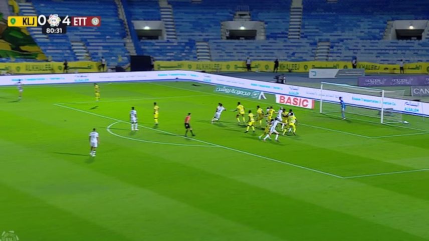 Imagem do jogo entre Al Khaleej e Al Ettifaq.