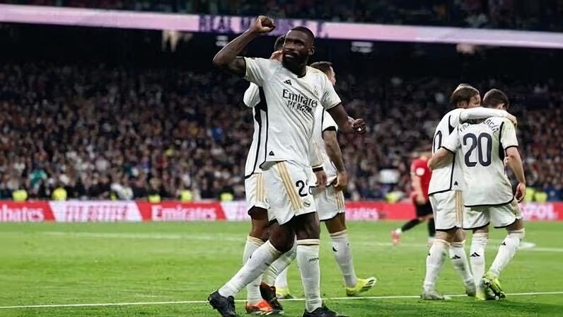Rudiger deu tapa em companheiro de equipe durante treino