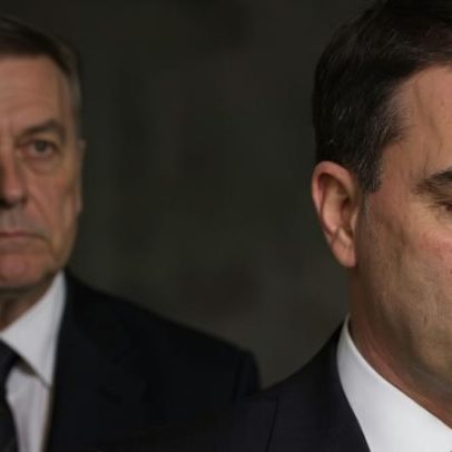 Filme sobre Bolsonaro vira comédia de erros que ameaça candidatura de Flávio FT