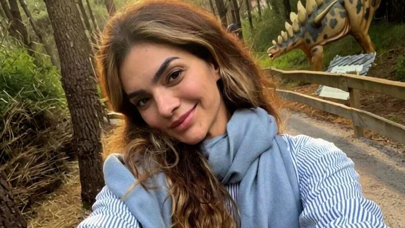 Kelly Key mostra a entrada da escola do caçula na África