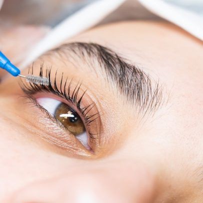 Uso de vaselina nos cílios pode afetar pele e olhos, alerta especialistas