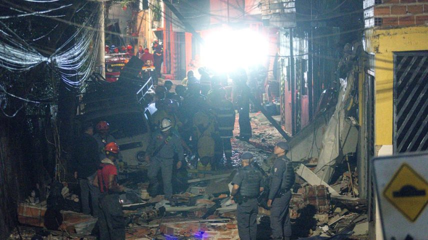 Forte explosão em uma área residencial na região do Jaguaré, na zona oeste de São Paulo, matou uma pessoa e deixou três feridos.