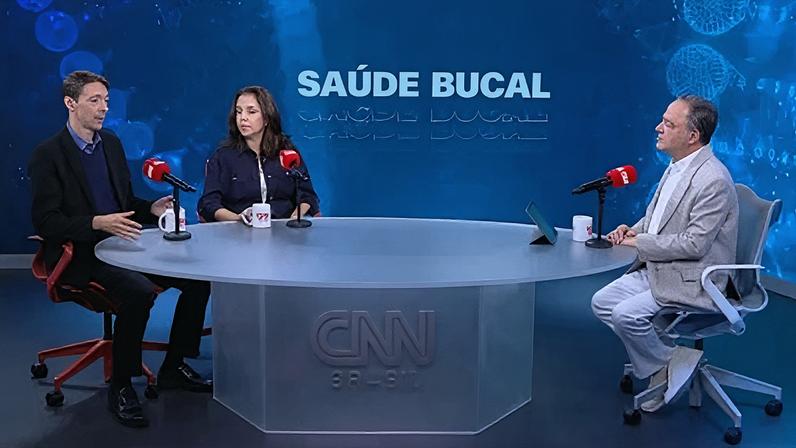 Os periodontistas e professores Cláudio Pannuti e Cristina Villa foram recebidos pelo Dr. Roberto Kalil no CNN Sinais Vitais de 16/05
