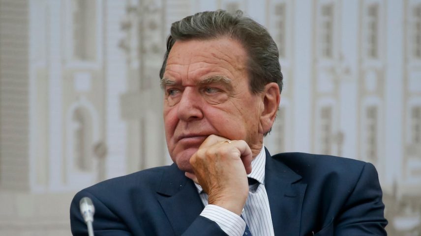Autoridades do bloco descartaram participação do ex-chanceler alemão Gerhard Schroeder em futuras conversas com Moscou e questionaram disposição russa para negociar o fim da guerra