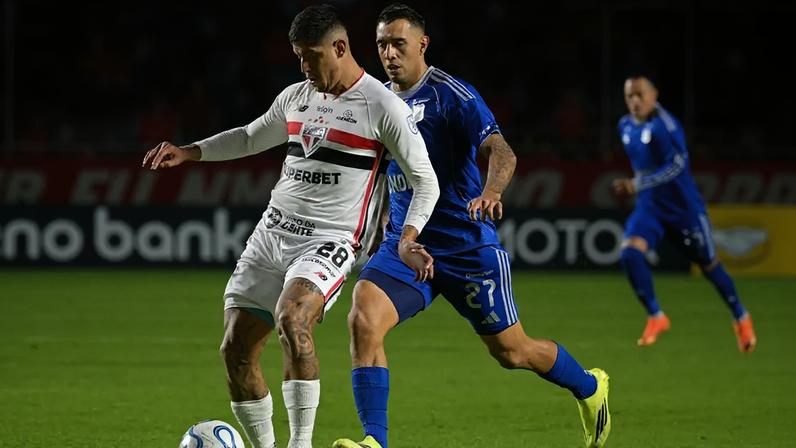 Equipes se enfrentam no Morumbis pela Sul-Americana (Foto: NELSON ALMEIDA / AFP)