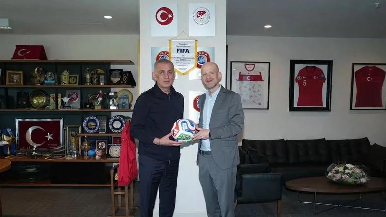 Fifa e Irã celebram encontro na Turquia antes da Copa do Mudo.
