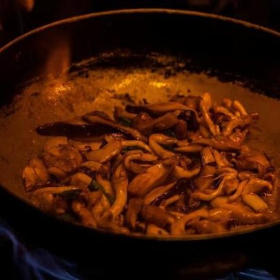 Culinária quente japonesa vai além do sushi: diversidade de pratos