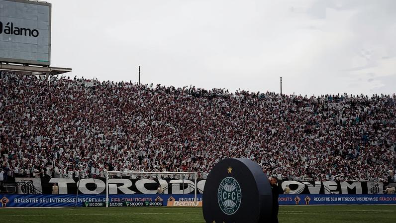 45.360 torcedores compareceram na Neo Química Arena para o duelo entre o Santos e o Coritiba