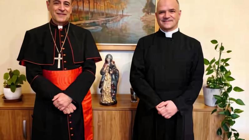 Cardeal Víctor Manuel Fernández, prefeito do Dicastério para a Doutrina da Fé, e Padre Davide Pagliarani, superior geral da Fraternidade São Pio X (Foto: Dicastery for the Doctrine of the Faith/CNA)