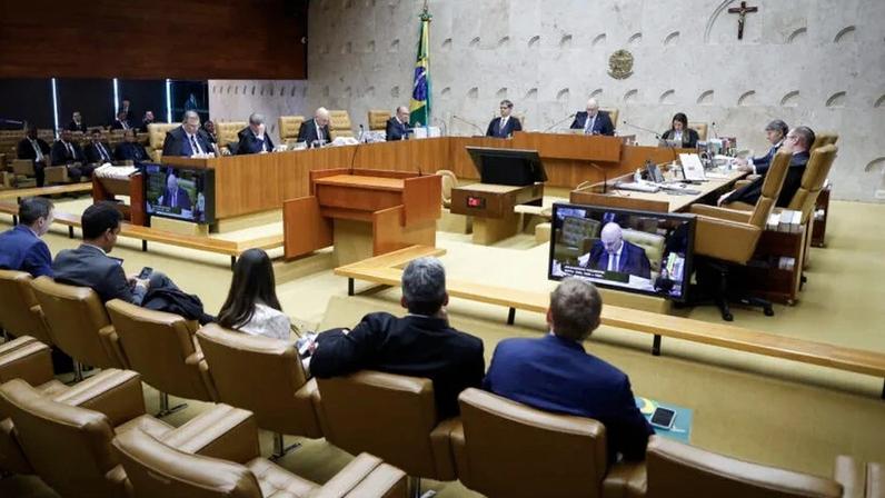 Sessão do Supremo Tribunal Federal, plenário julgamento da Arguição de Descumprimento de Preceito Fundamental, com pedido de Medida Liminar, ajuizada pela Associação Nacional dos Membros do Ministério Público - CONAMP, que "regulamenta a preservação e o não comprometimento do mínimo existencial para fins de prevenção, tratamento e conciliação de situações de superendividamento em dívidas de consumo, nos termos do disposto no Código de Defesa do Consumidor.