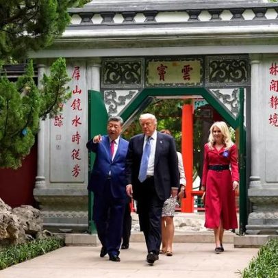Xi leva Trump a passeio privado pelo Jardim Imperial, em Pequim