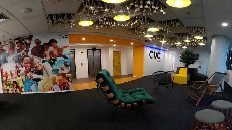 Vice-presidente de Finanças, Jurídico, Estratégia e Relações com Investidores da CVC, Felipe Gomes, diz que qualquer empresa que tiver interesse em uma proposta ou de participar do capital da companhia precisa formalizar proposta e levar ao conselho, depois ser direcionado para uma Assembleia, onde haveria uma votação. "Não existe nada, nem integral nem parcial", sobre notícia de interesse da dona da Decolar.