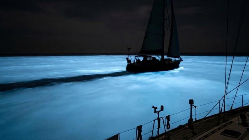 Satélite registra mancha luminosa no oceano perto da Somália