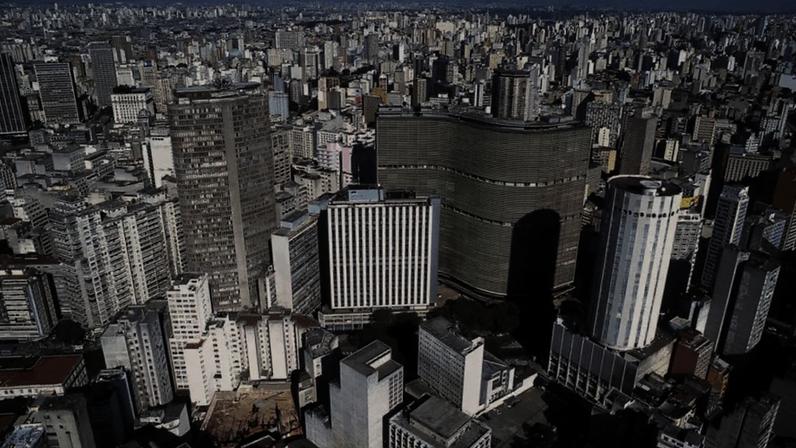 Em 2025, o governo paulista arrecadou R$ 1,3 bilhão com leilões e vendas diretas de imóveis; na imagem, visão aérea da região central da capital paulista
