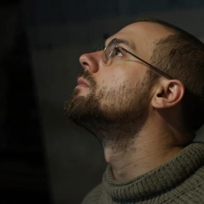 Compositor de Saros comenta trilha do game e cria mundo coerente
