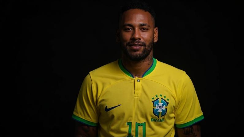Álbum de figurinhas da Copa do Mundo - (Reprodução/Twitter)