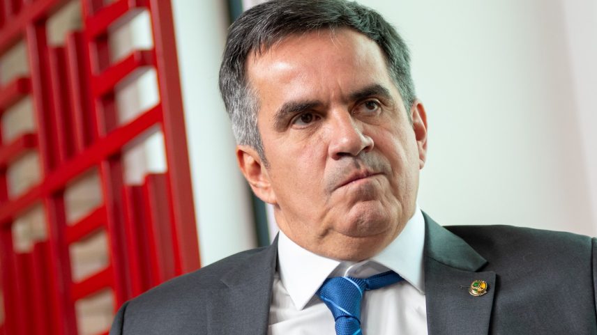 Senador Ciro Nogueira é entrevistado no estúdio do portal Metrópoles