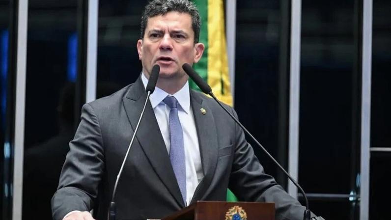 “Você e seus governos fizeram o Brasil retroceder” disse Moro (foto) em reposta a Lula