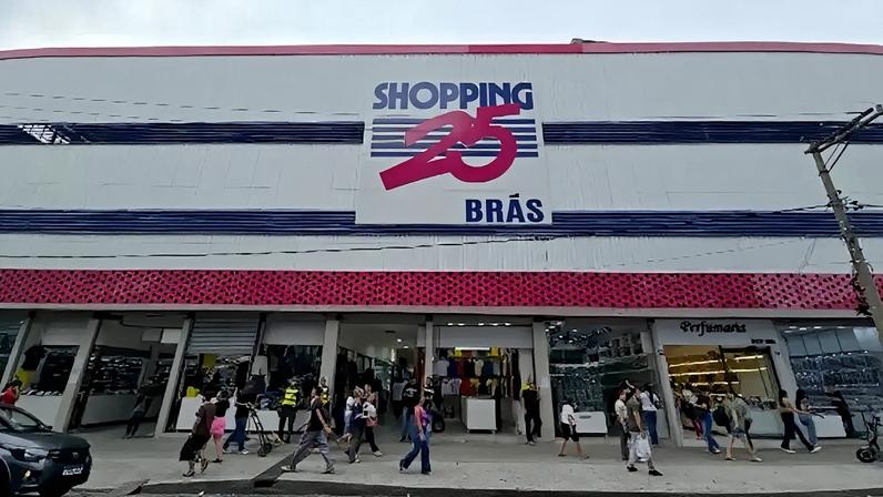 Na imagem, a fachada de um dos shoppings interditados na operação da Receita Federal