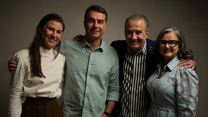 Flávio participa de culto de Malafaia após divergências públicas