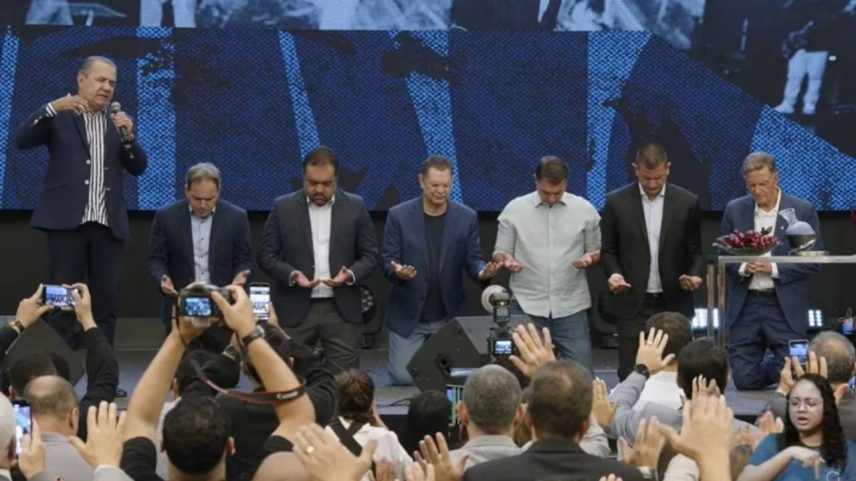 Silas Malafaia, Alexandre Isquierdo, Cláudio Castro (PL-RJ), Sóstenes Cavalcante (PL-RJ), Flávio Bolsonaro (PL-RJ), Douglas Ruas (PL-RJ) e Marcelo Crivella (Republicanos-RJ)