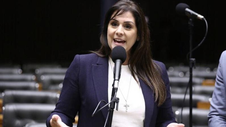 Deputada cotada para vice de Flávio diz ser pacificadora