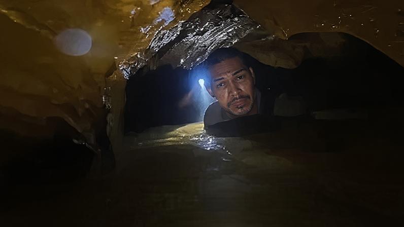 Socorrista da equipe enviada da Tailândia para o Laos para tentar resgatar oos homens presos em caverna após enchente