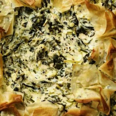 Troque o Dip de espinafre por este Spanakopita cremoso em frigideira