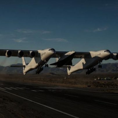 Avião de 590 t com asas gigantes vira plataforma para testes hipersônicos