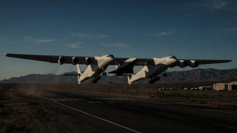 O Stratolaunch Roc (Modelo 351) foi criado pela empresa Stratolaunch Systems, fundada por Paul Allen, cofundador da Microsoft